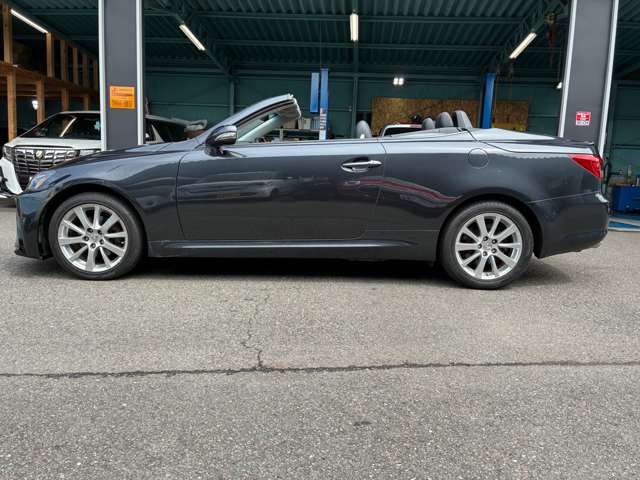 2009 Lexus IS Convertible – thumbnail 2