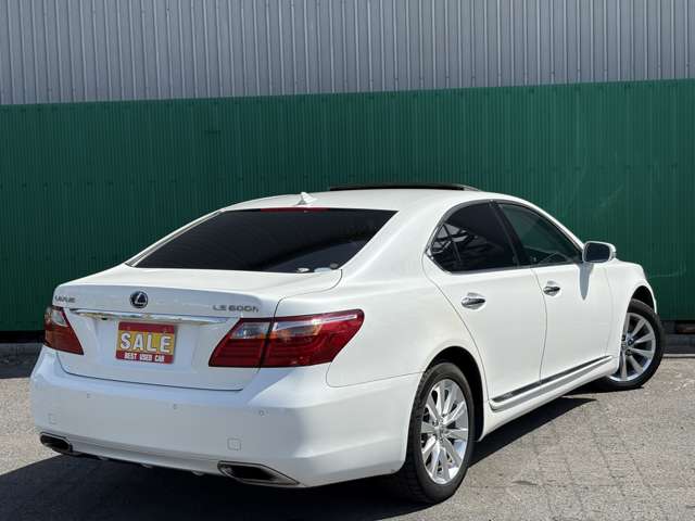 2011 Lexus LS Hybrid – thumbnail 2