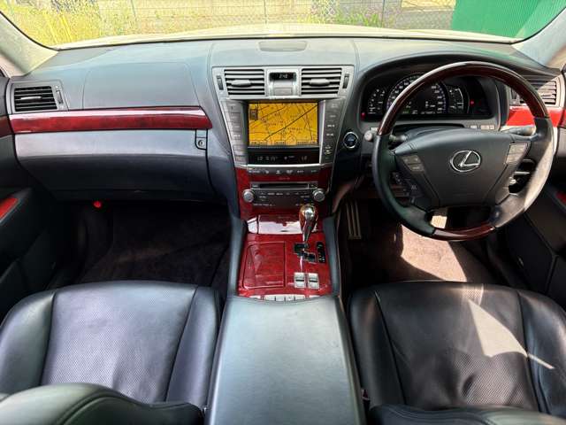 2011 Lexus LS Hybrid – thumbnail 4