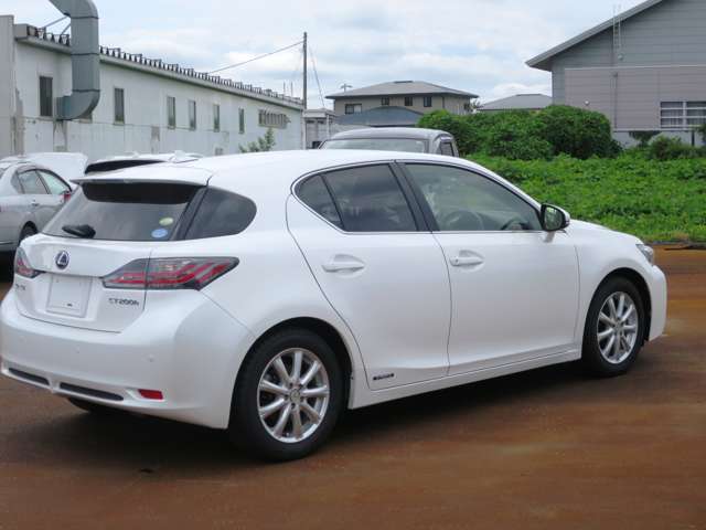 2011 Lexus CT – thumbnail 3