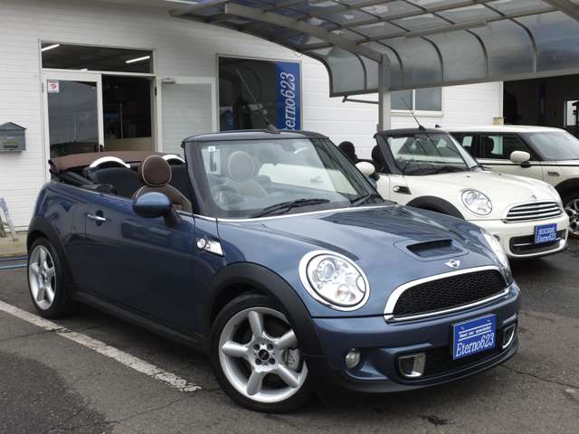 2011 MINI Mni Convertible – thumbnail 2