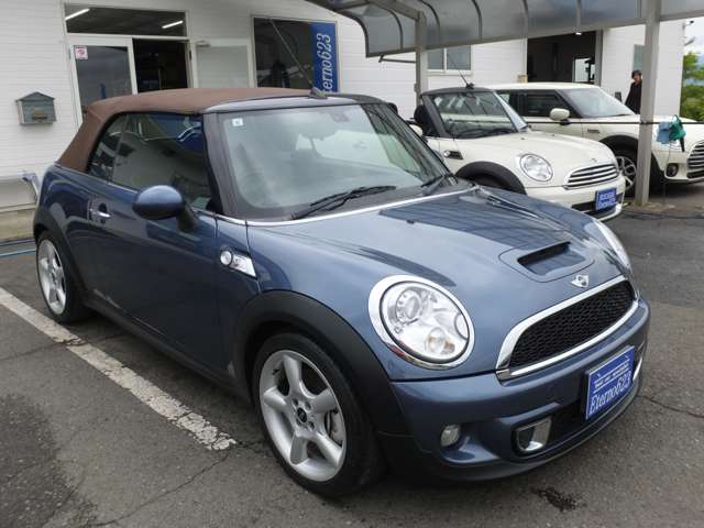 2011 MINI Mni Convertible – thumbnail 3