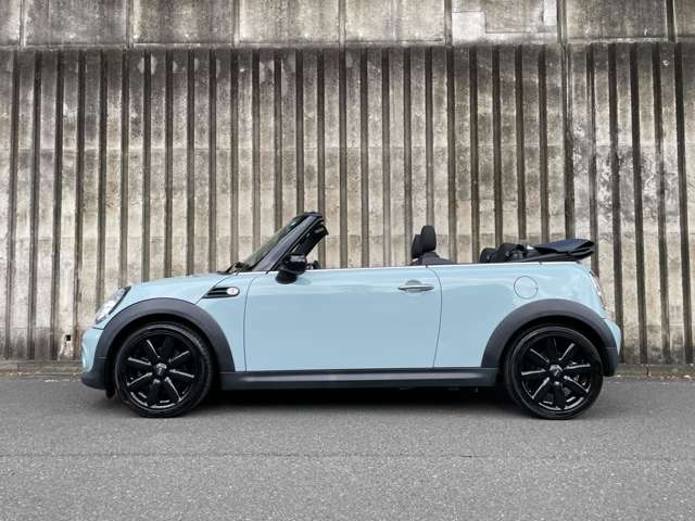 2011 MINI Mni Convertible – thumbnail 2
