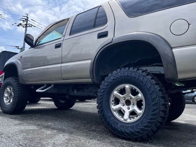 1997 Chevrolet S-10 Brazer – thumbnail 3