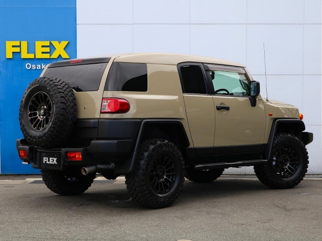 2011 Toyota FJ Cruiser – thumbnail 3