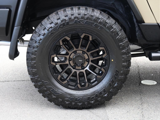 2011 Toyota FJ Cruiser – thumbnail 4