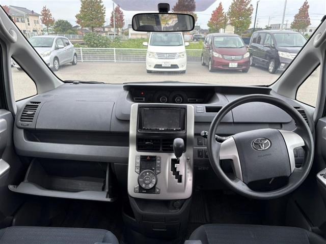 2008 Toyota Voxy – thumbnail 4