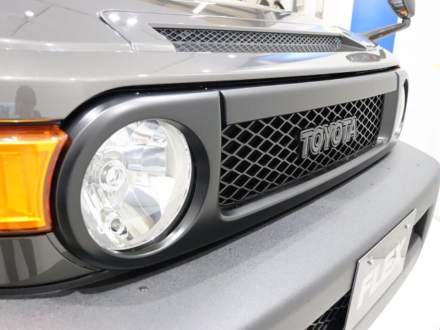 2011 Toyota FJ Cruiser – thumbnail 4