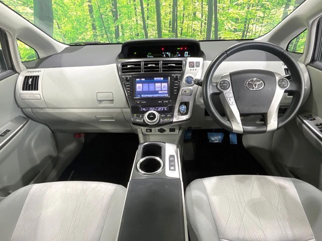 2011 Toyota Prius Alpha – thumbnail 2