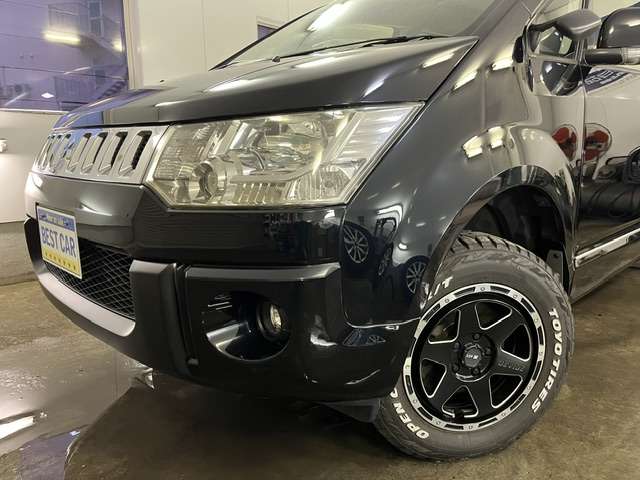 2011 Mitsubishi Delica D:5 – thumbnail 2