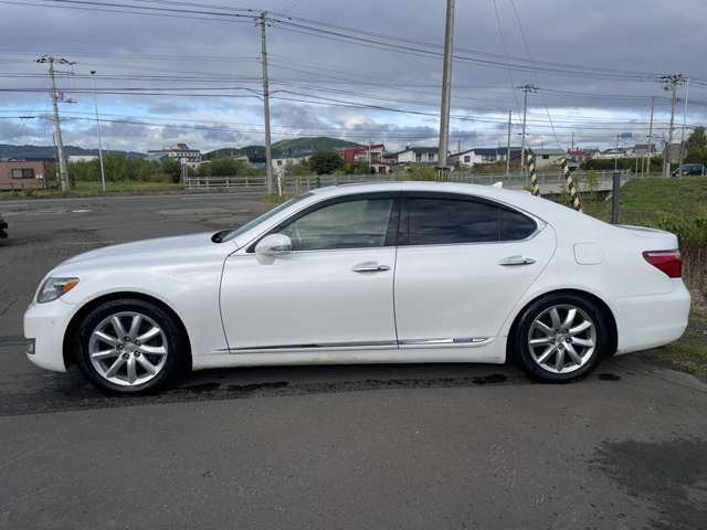 2011 Lexus LS Hybrid – thumbnail 2