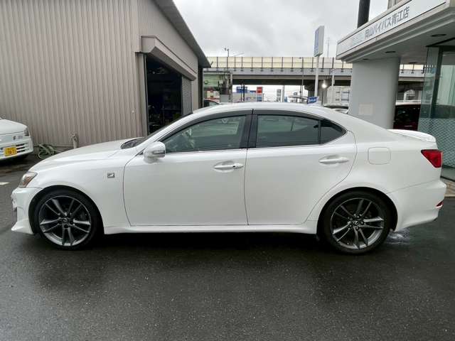 2011 Lexus IS – thumbnail 4