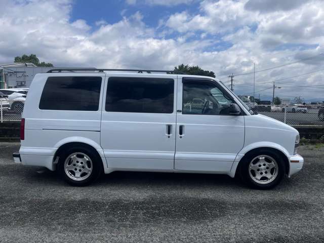 2005 Chevrolet Astro – thumbnail 2