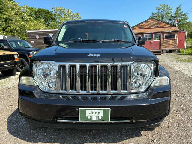 2011 Jeep Cherokee – thumbnail 2