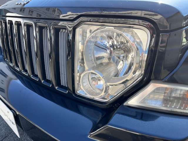 2011 Jeep Cherokee – thumbnail 4