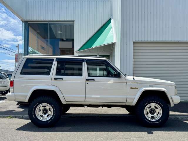 1996 Jeep Cherokee – thumbnail 2