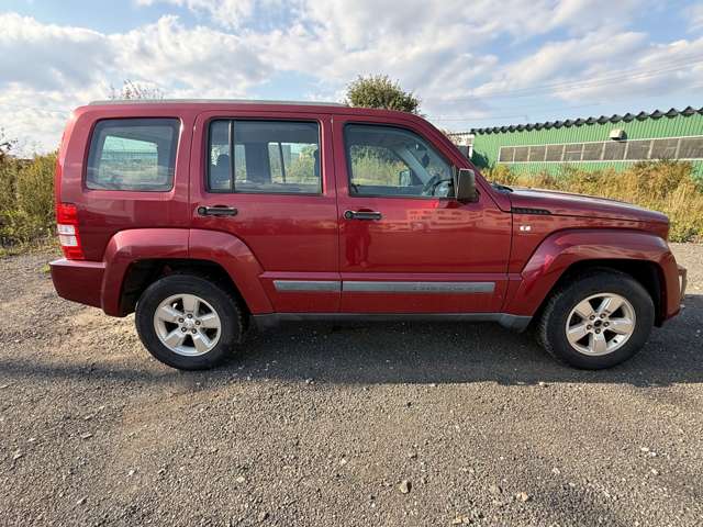 2011 Jeep Cherokee – thumbnail 2
