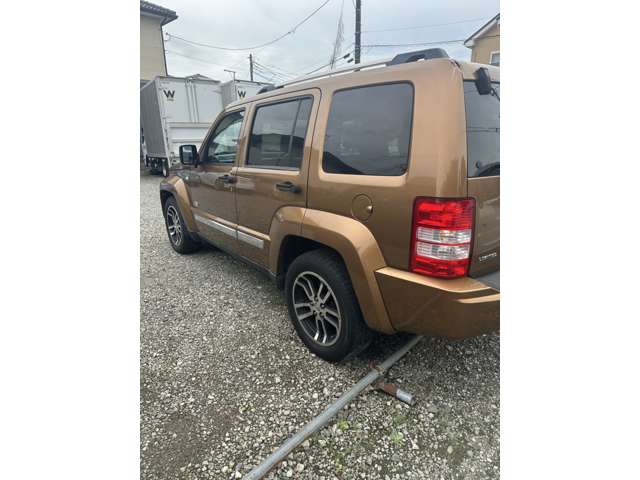 2011 Jeep Cherokee – thumbnail 3
