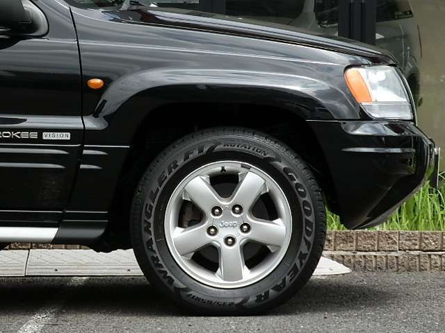 2004 Jeep Grand Cherokee – thumbnail 4