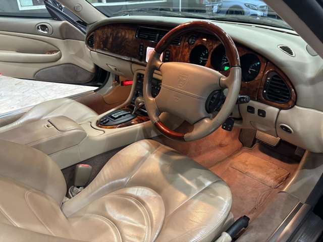 2004 Jaguar XK Series Coupe – thumbnail 4
