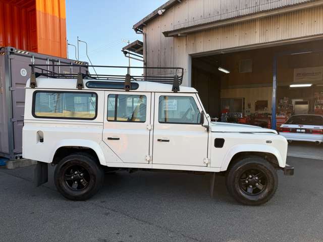 2004 Land Rover Defender – thumbnail 4