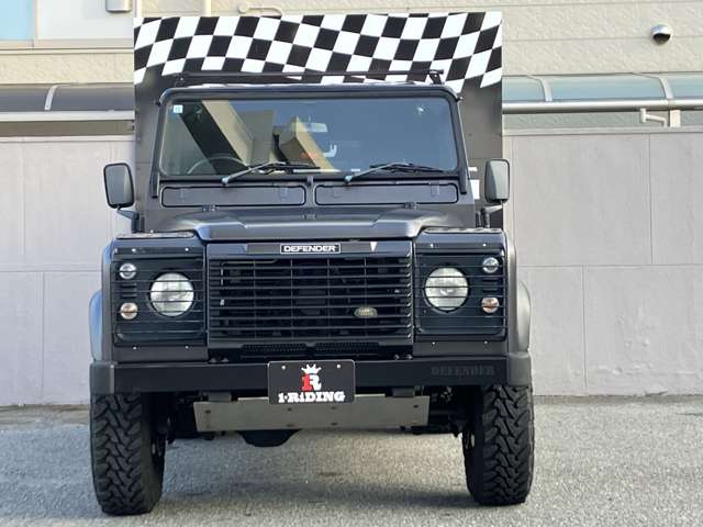 2004 Land Rover Defender – thumbnail 2