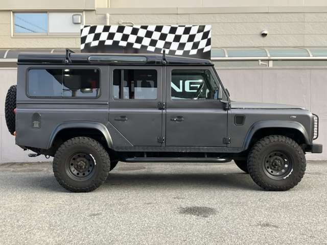 2004 Land Rover Defender – thumbnail 4