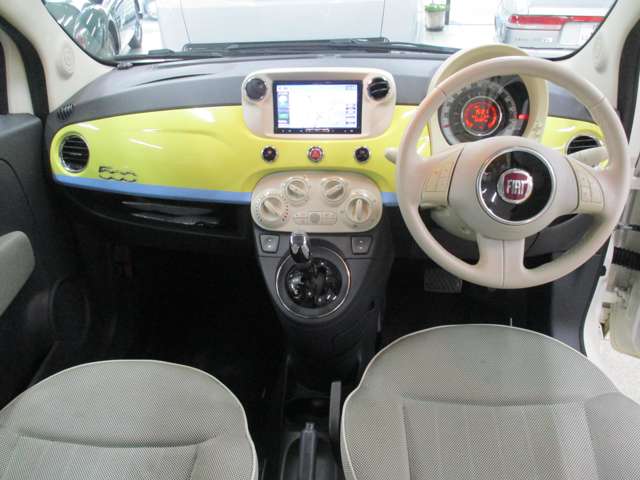 2011 Fiat 500 – thumbnail 2
