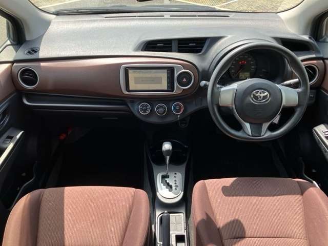 2011 Toyota Vitz – thumbnail 2