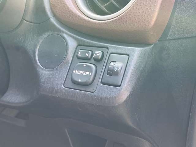 2011 Toyota Vitz – thumbnail 3