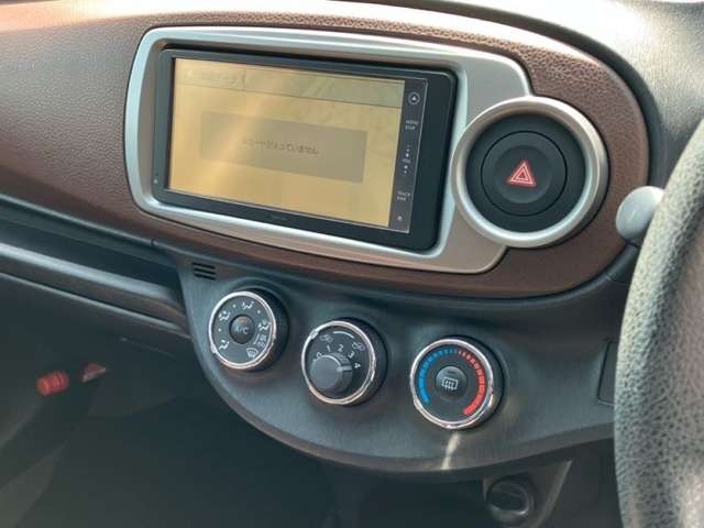 2011 Toyota Vitz – thumbnail 4