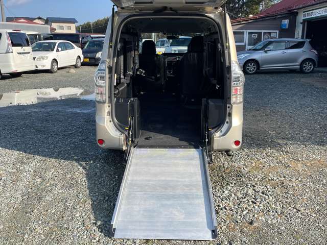 2011 Toyota Voxy – thumbnail 3