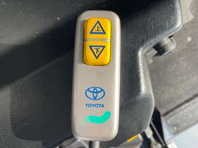 2011 Toyota Voxy – thumbnail 4