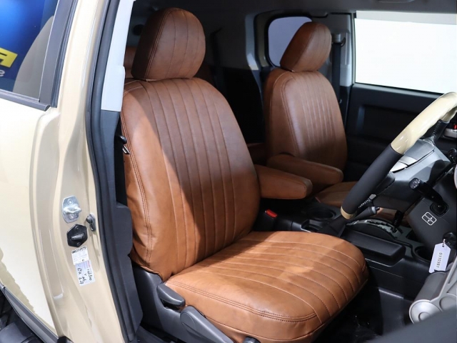 2011 Toyota FJ Cruiser – thumbnail 2