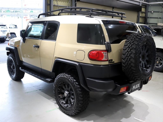 2011 Toyota FJ Cruiser – thumbnail 4