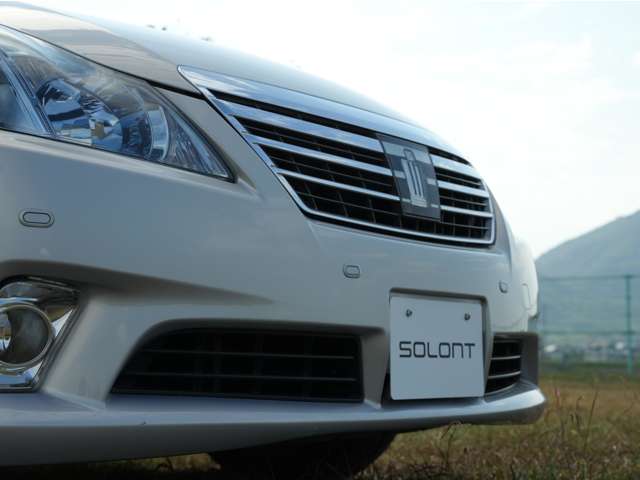 2011 Toyota Crown Hybrid – thumbnail 2