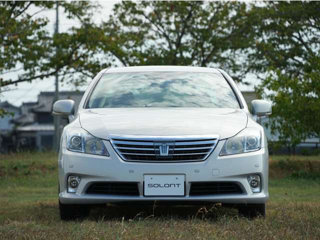 2011 Toyota Crown Hybrid – thumbnail 3