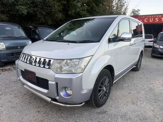 2011 Mitsubishi Delica D:5 – thumbnail 3