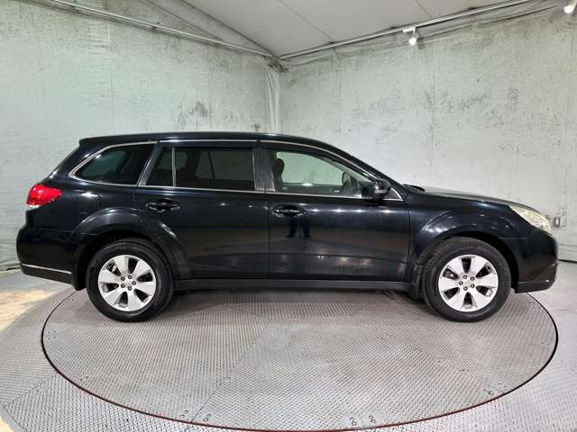 2010 Subaru Legacy Outback – thumbnail 4