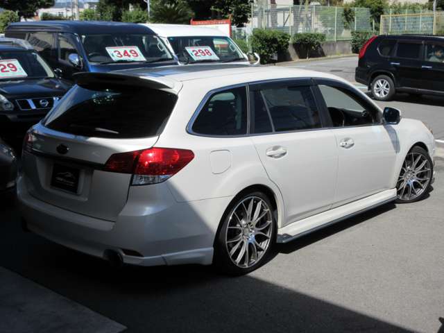 2011 Subaru Legacy Touring Wagon – thumbnail 2
