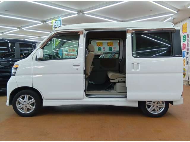 2011 Daihatsu Atrai Wagon – thumbnail 3