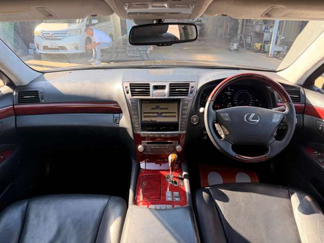 2010 Lexus LS – thumbnail 4