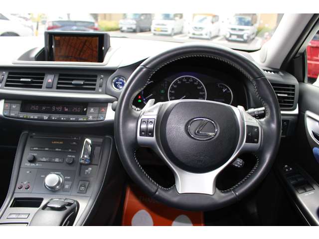 2011 Lexus CT – thumbnail 3