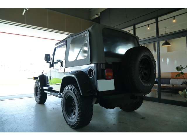 2005 Jeep Wrangler – thumbnail 2