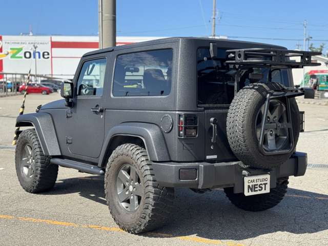 2011 Jeep Wrangler – thumbnail 3