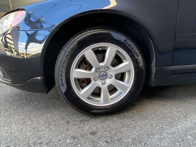 2011 Volvo V70 – thumbnail 4