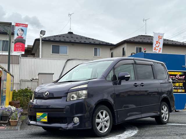 2010 Toyota Voxy – thumbnail 2