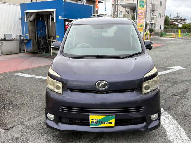 2010 Toyota Voxy – thumbnail 3