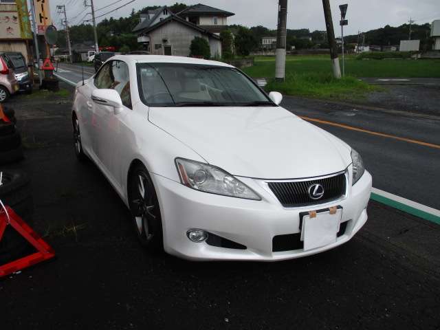 2009 Lexus IS Convertible – thumbnail 3
