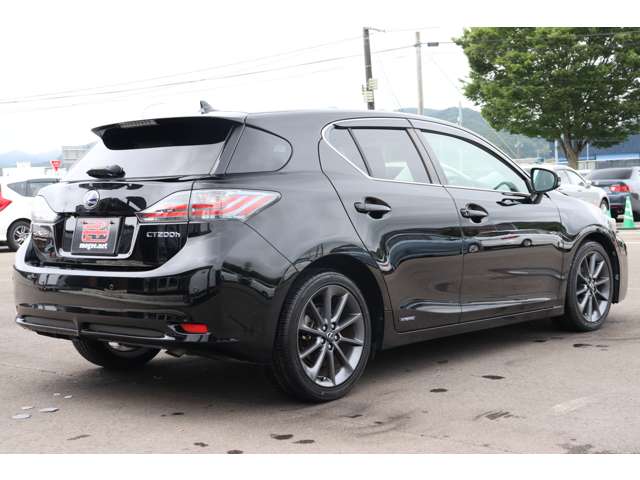 2011 Lexus CT – thumbnail 4